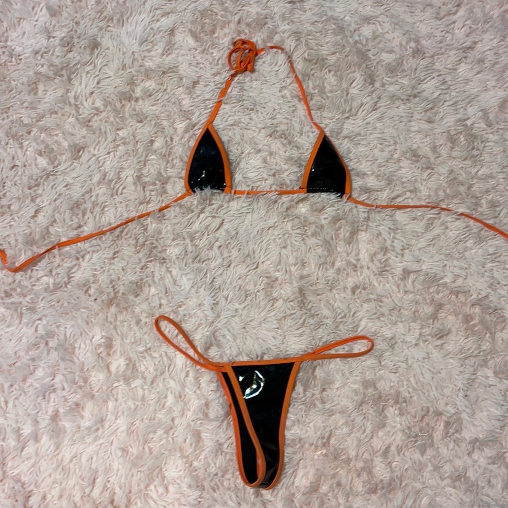 Black latex microkini